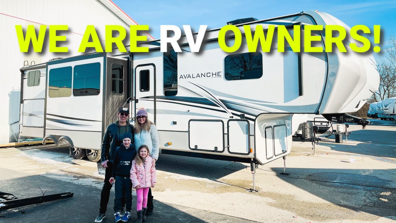 First time RV owners: Shopping for FULL-TIME RV LIFE with kids! ~ Episode 1