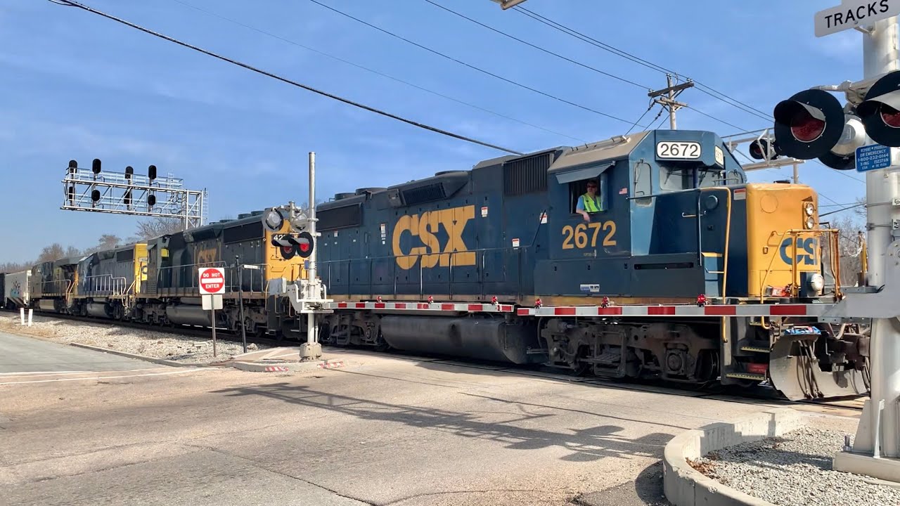 2 Trains Pass In a Row, Overpowered Train & 2 Friendly Train Crews Waving, 7 Trains, CSX Tropicana