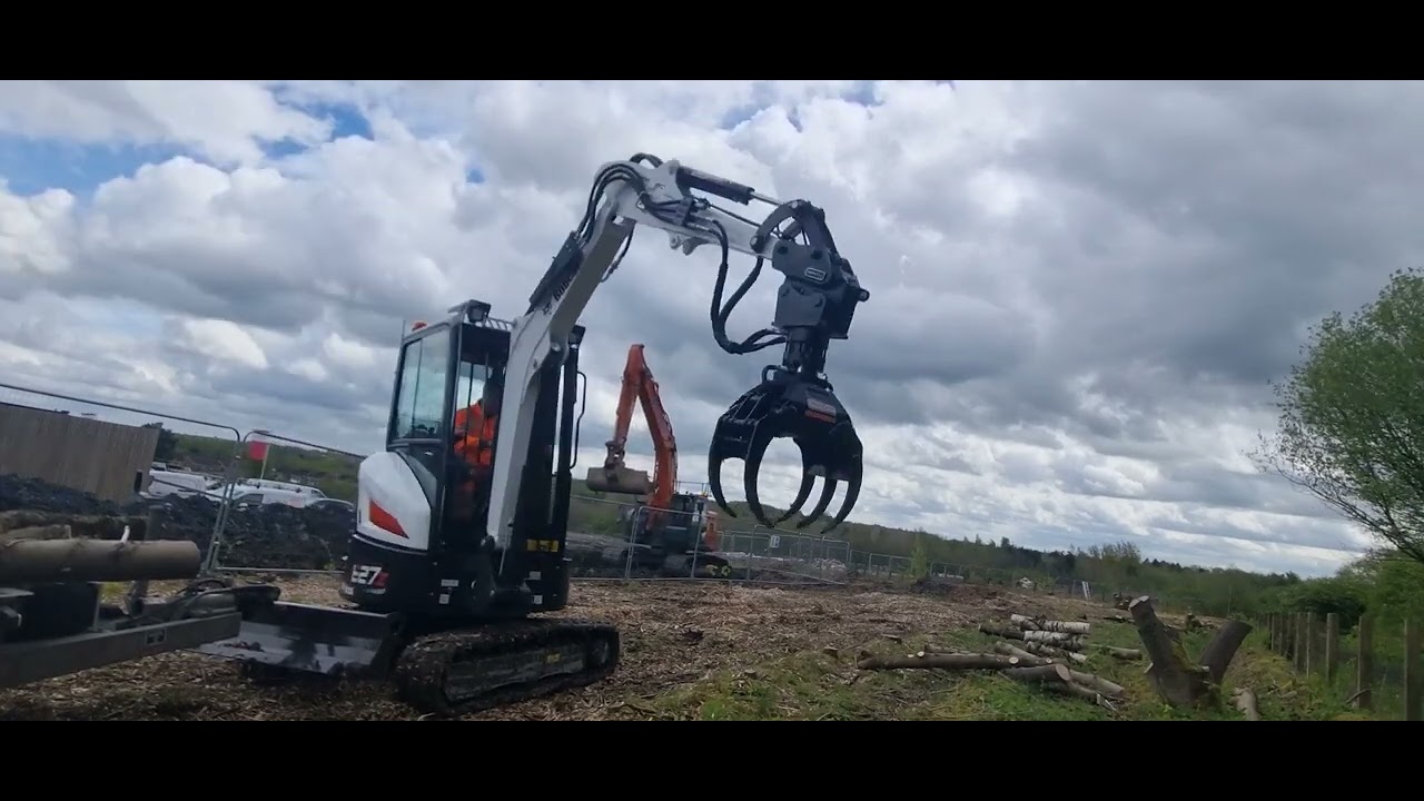 First job with the new digger and grab. Bobcat e27z