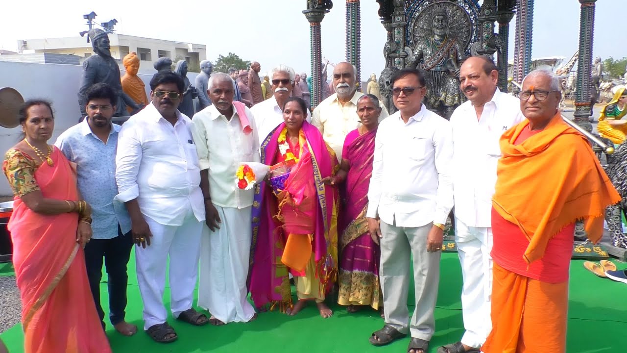 S NEWS TENALI ll లండన్‌లో సాఫ్ట్‌వేర్‌ ఇంజినీరుగా చేస్తున్న సీహెచ్‌ పద్మావతిని ఘనంగా సత్కరించారు