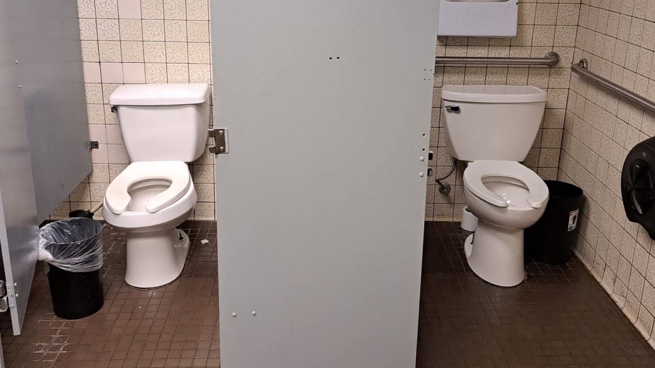 Food Town Men's Restroom