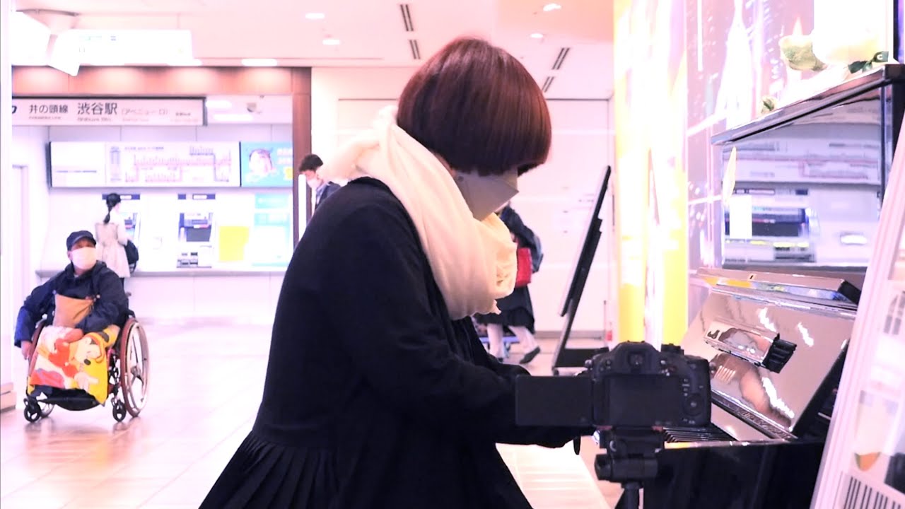 【感動】長渕剛「とんぼ」を突然演奏したら、まさかの女性が大拍手で近づいてきて・・・泣ける
