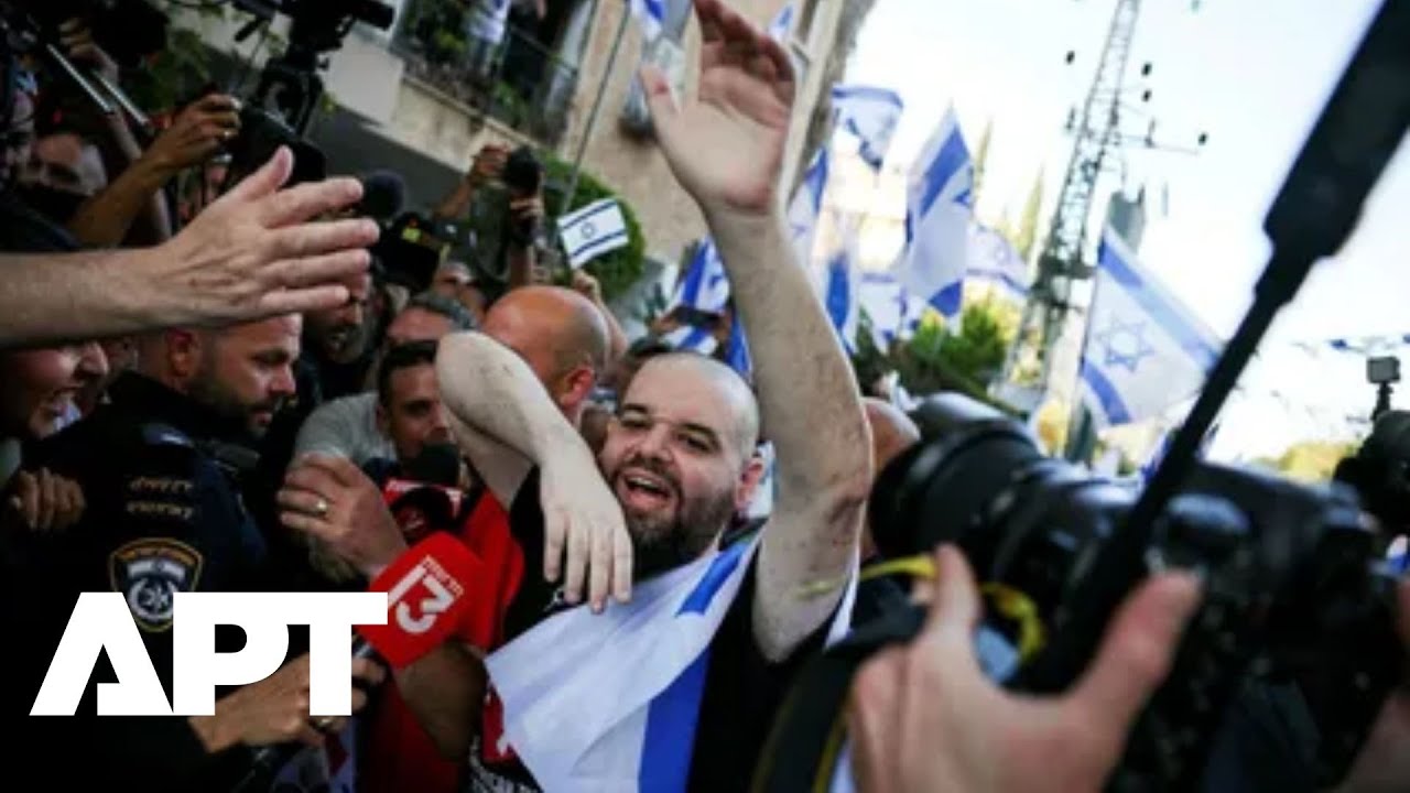Freed Israeli Hostage Eitan Horn Returns Home to Cheering Crowds | Emotional Homecoming | APT