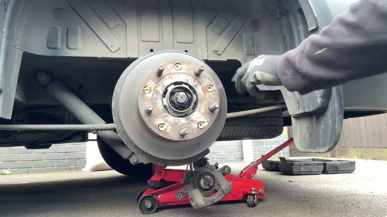 Rear axle bearings change on Ford Transit Custom 2016-