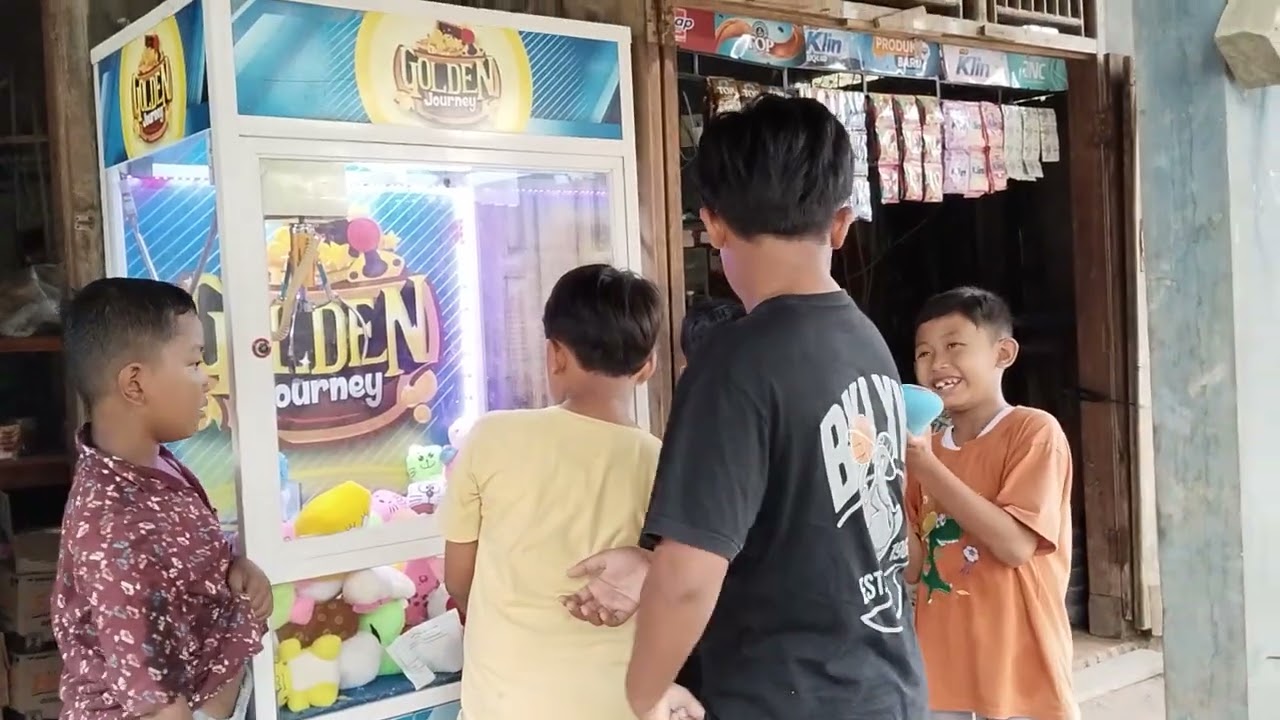 SENANGNYA HARI MINGGU BERMAIN CAPIT BONEKA