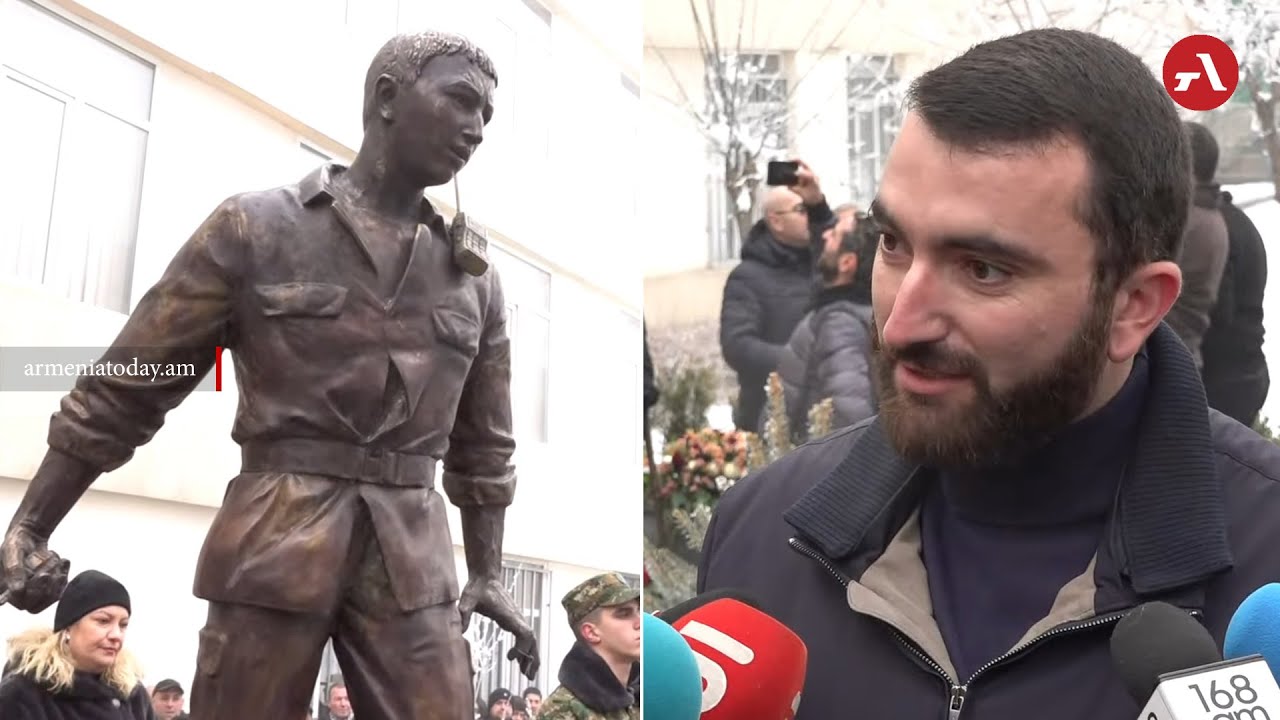 Ռոբերտ Աբաջյանի անունը կրող երևանյան դպրոցի բակում տեղադրվել է նրա արձանը՝ նռնակը ձեռքին