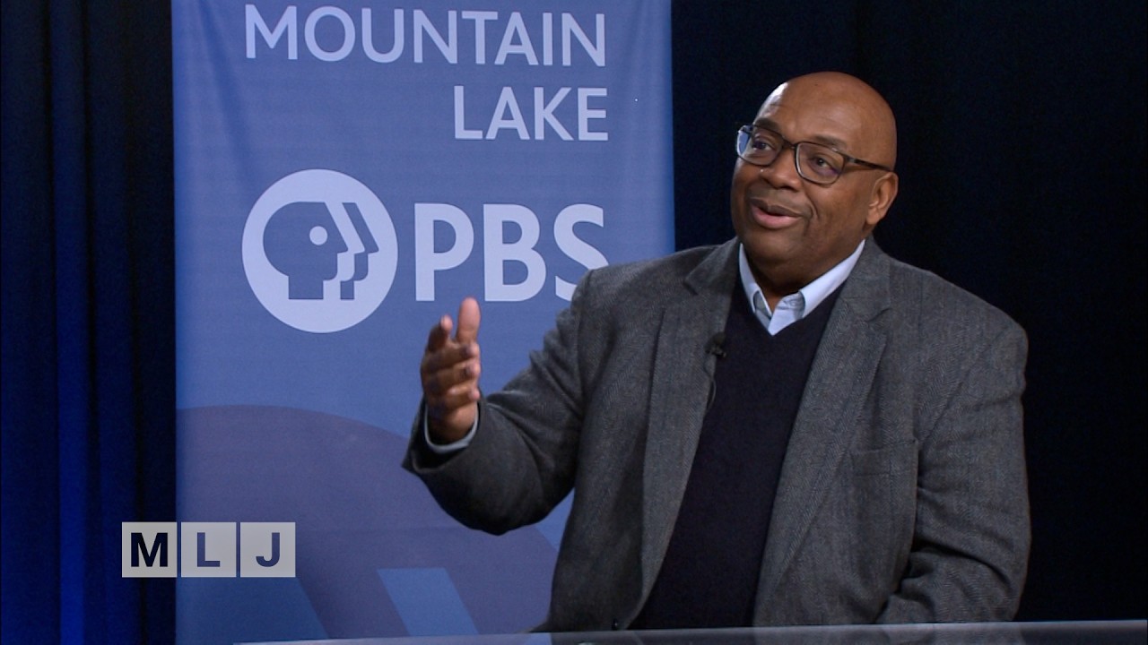 Gospel choir artistic director Dr. Dexter Criss leads voices in praise!