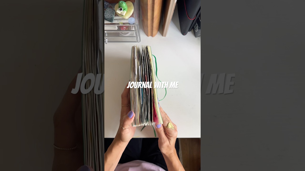 a Halloween inspired spread! #creativejournal #journalwithme #journalideas