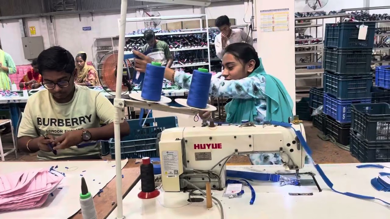 中国人在吉大港开办的鞋厂；A shoe factory in Chittagong run by Chinese