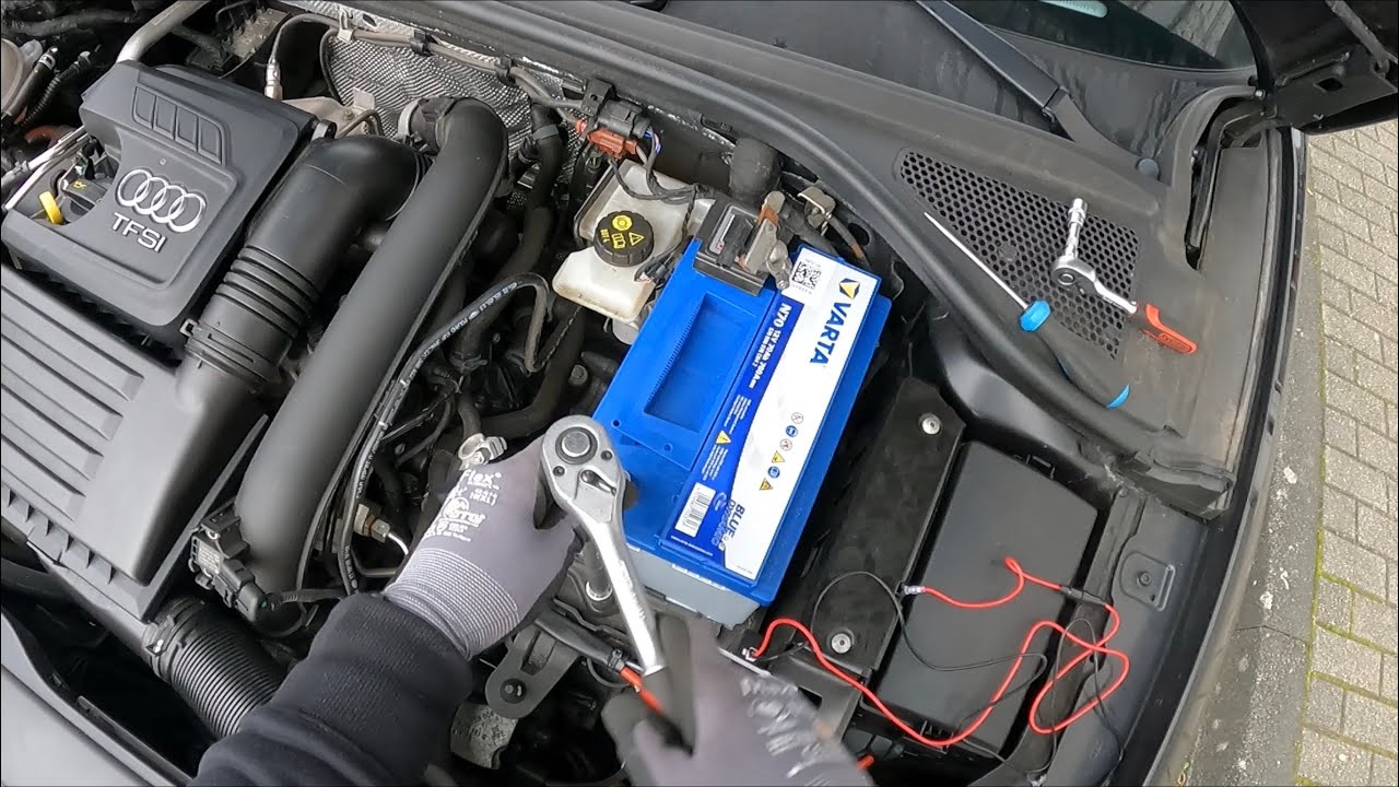 Autobatterie Wechsel - KFZ Starterbatterie ersetzen - Audi A3/S3 Sportback Starterbatterie Anleitung