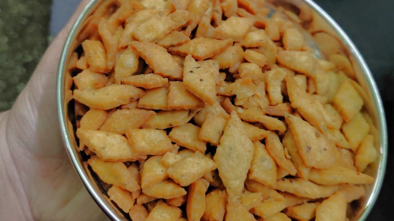 गव्हाच्या पीठाचे स्वादिष्ट खारी शंकरपाळी