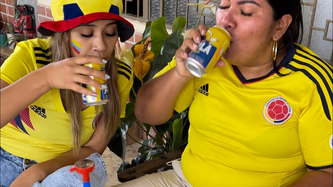 Tú amiga la borrachosa cada vez que juega Colombia 🇨🇴