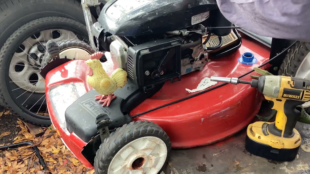 Счастливой среды!!! Самоходная газонокосилка Toro Recycler 2015 года выпуска за 25 долларов. Част...