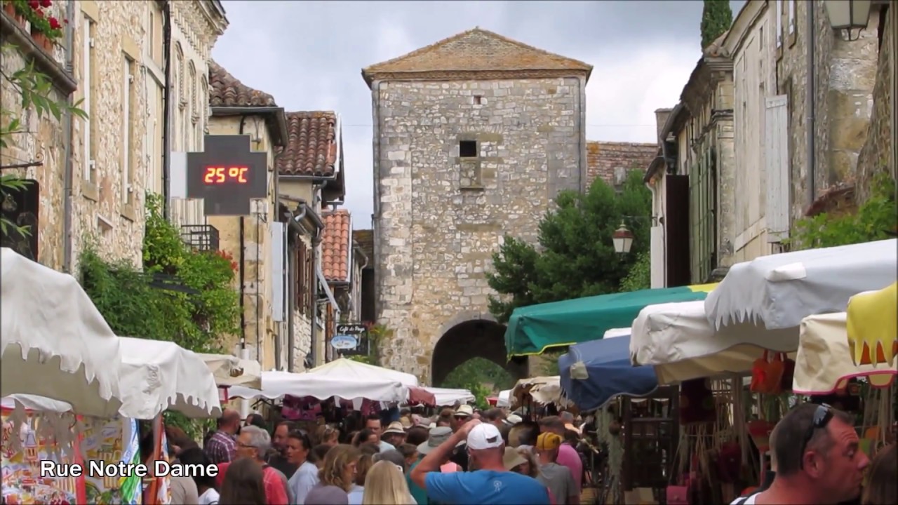 Jour de marché et de course cycliste nocturne à Monpazier