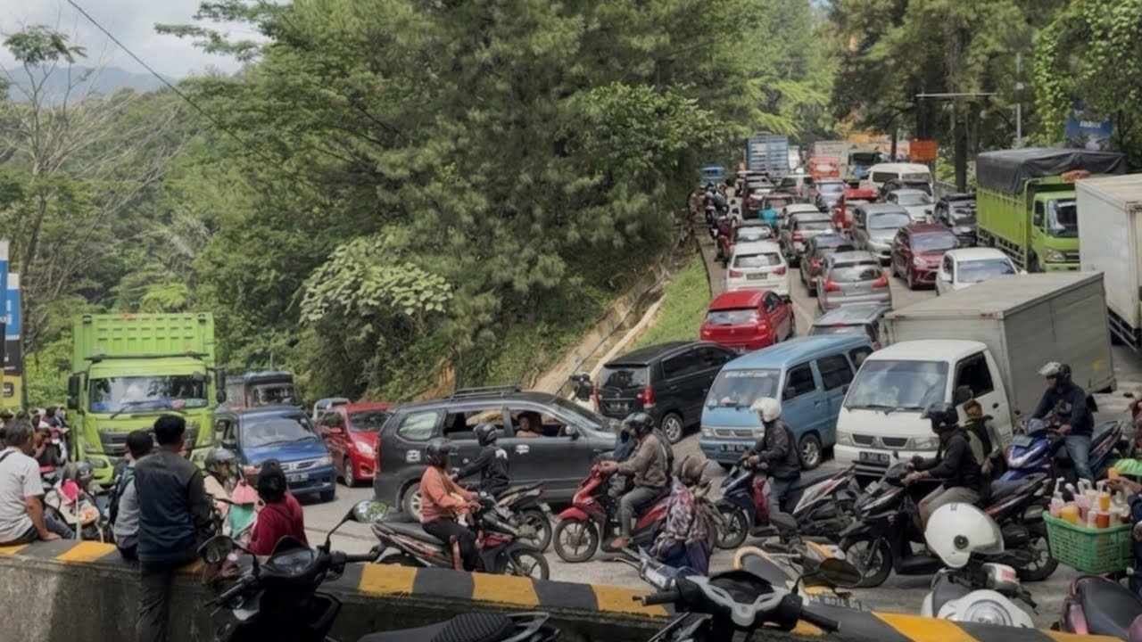 Situasi Memburuk, Lalu Lintas Sitinjau Lauik Kacau Balau