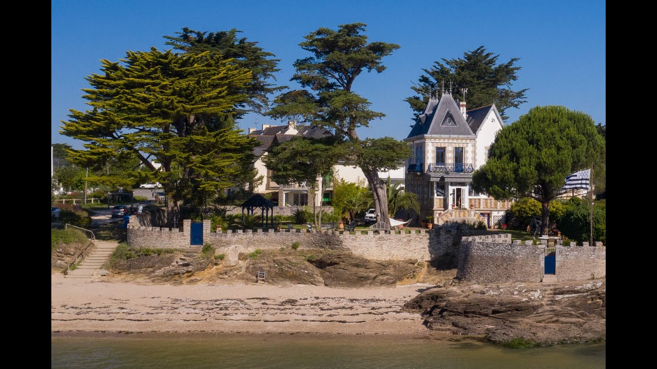 VILLA DE PRESTIGE LES PIEDS DANS L'EAU DAMGAN, MORBIHAN