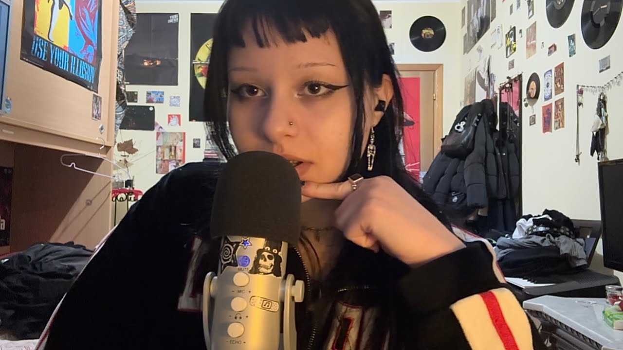 ASMR Q&A - rilassati mentre sussurro e vaneggio un po’💤😽