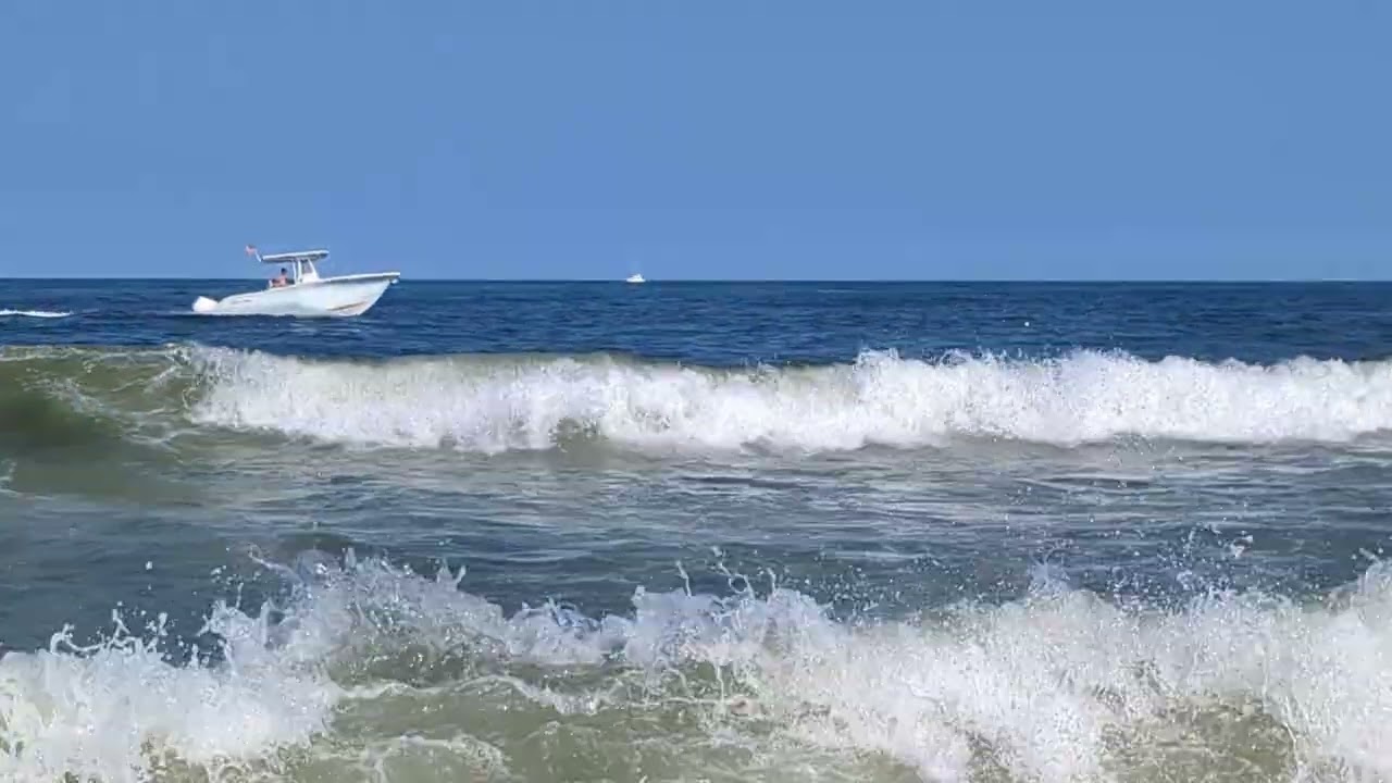 The ocean water at the beach/ Glo lanmé  asou laplaj