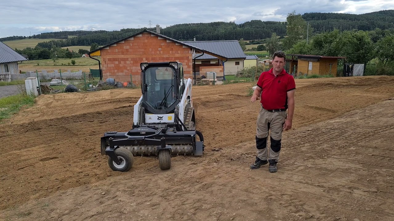 Tipps & Tricks: Wie man den Boden für die Grasansaat mit Bobcat-Maschinen vorbereitet