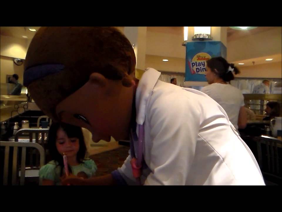 Zoey at Disney Jr  Dine and Play