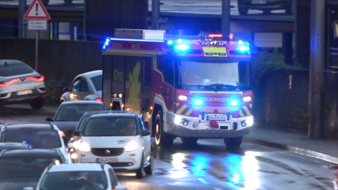 [Massiv Bullhorn in Rush Hour + Erstmalig Neue RTW Generation] Feuerwehr Ennepetal auf Einsatzfahrt