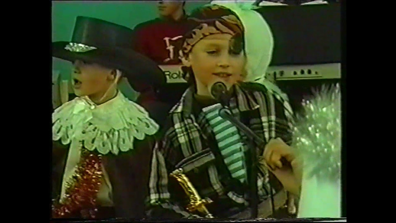 Новорічна ялинка у Демидівській ЗОШ 28.12.2005