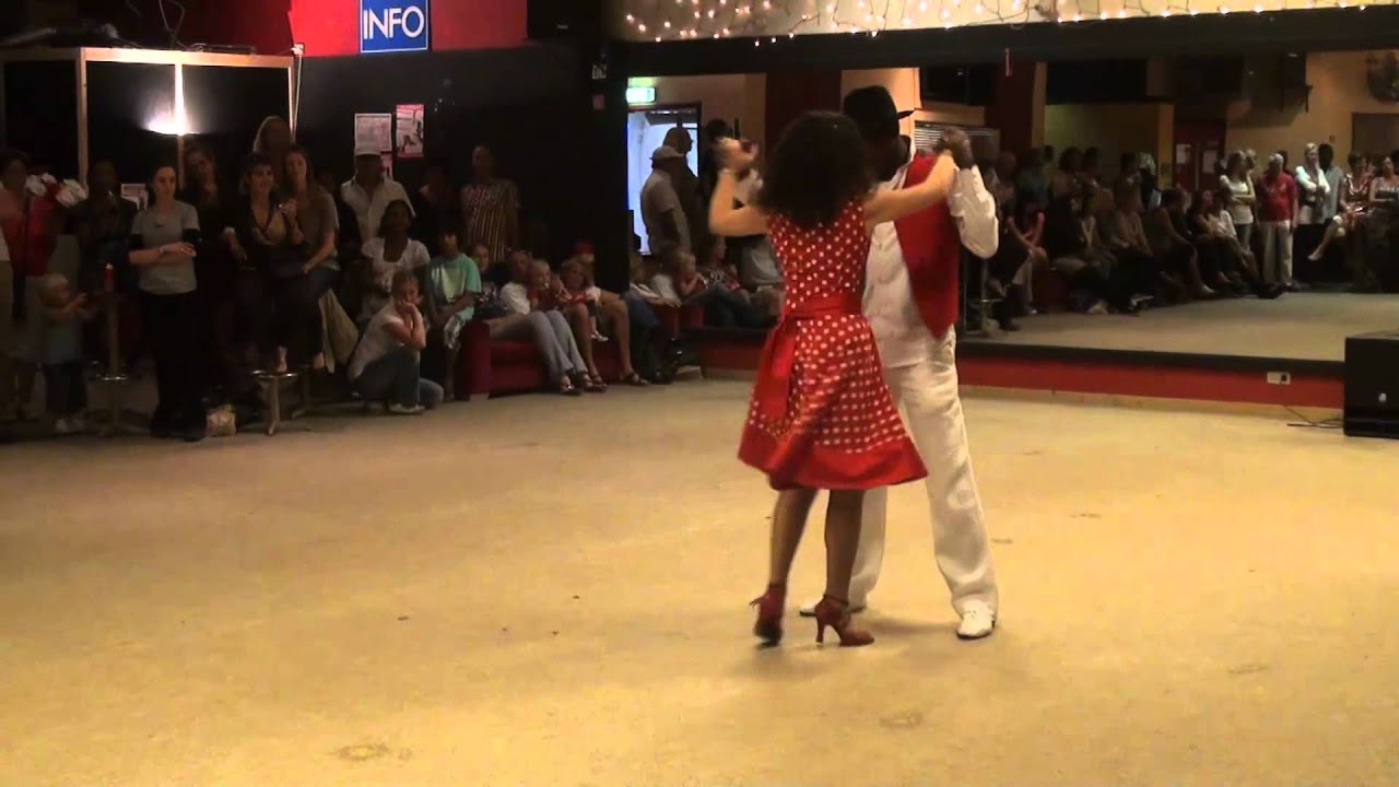 Dos Bailadores Salsa demo. Leo en Monique  open dag 4 september 2011