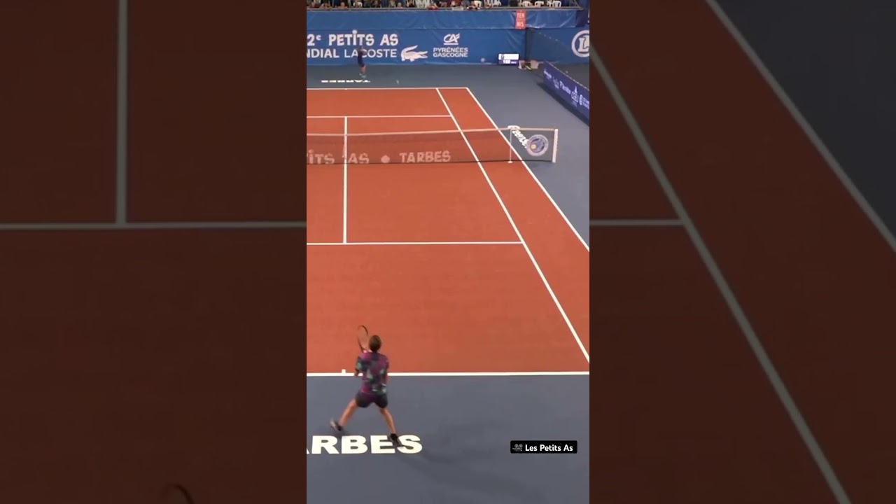 Two forehands. No backhand. Points from ambidextrous Teo Davidov during @lespetitsas 2024 #tennis
