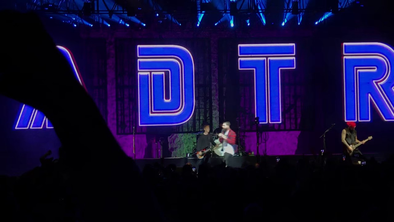 I’ll Be Sonic You Be Tails - A Day To Remember (Live)