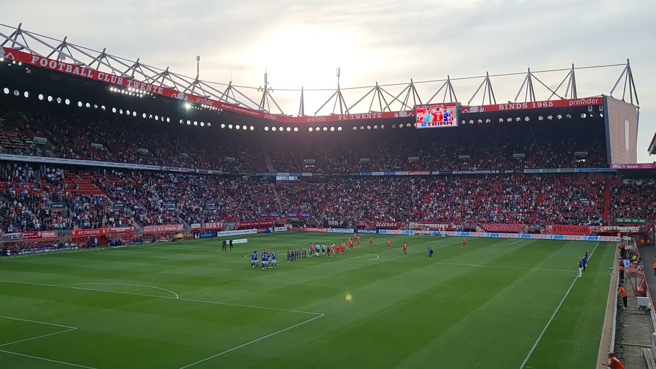Twente Enschede – Schalke 04 3:1 (22.07.2022) | Einlauf der Mannschaften (You'll never walk alone)