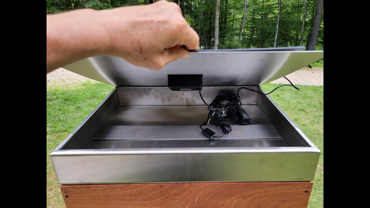 Fortress Beehive Solar-Powered Ventilation Fan