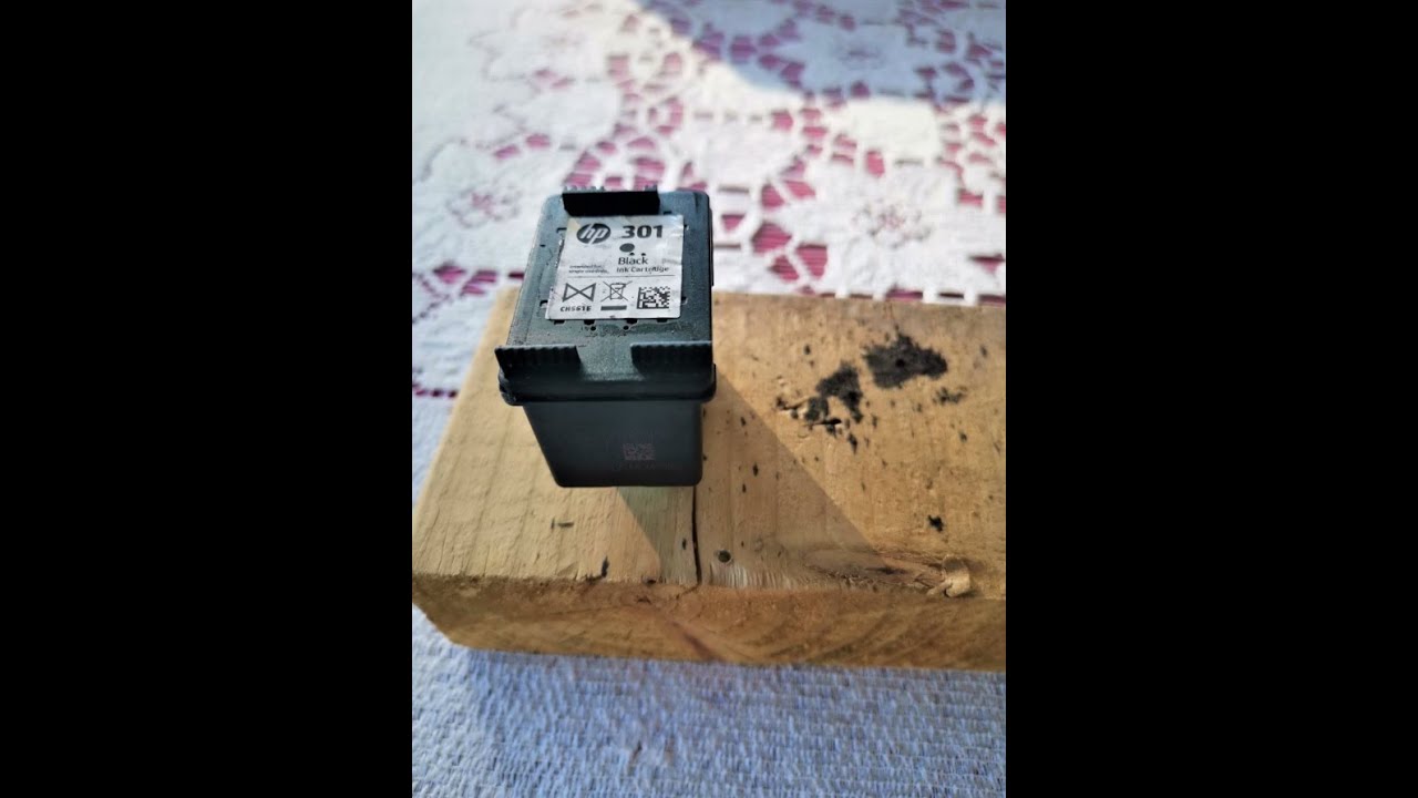 Break open an HP 301 Black Ink Cartridge (CH561EE)