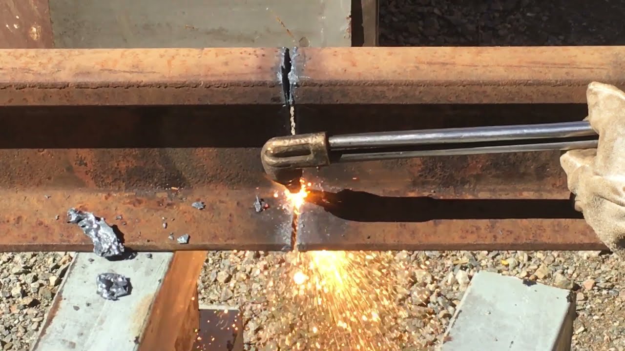 Maçarico Cortando Um Trilho De Trem - # Se Inscreva ! #