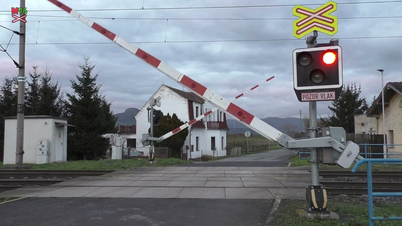 Železniční přejezd Lukavec - 26.11.2022 / Czech railroad crossing