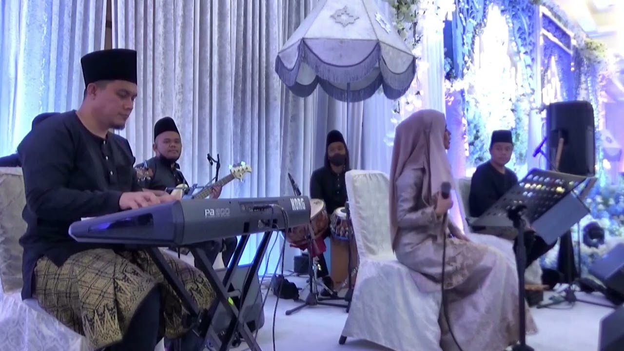 BULAN DITUTUP AWAN