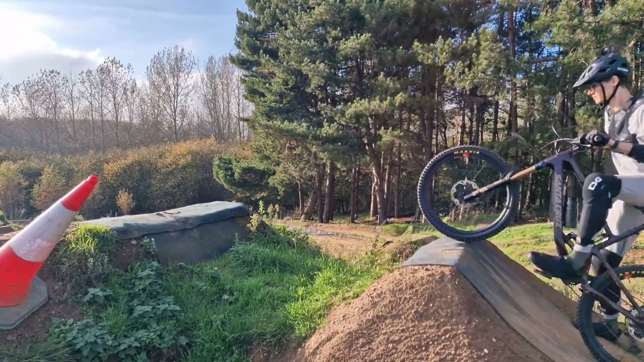 Twisted Oaks Bikepark, committing first gap in the main dirt jump line 12 Nov 2022. #MTB #MyProgress
