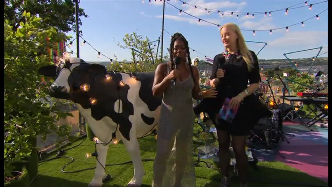 Lauren Laverne - short skirt in a high wind