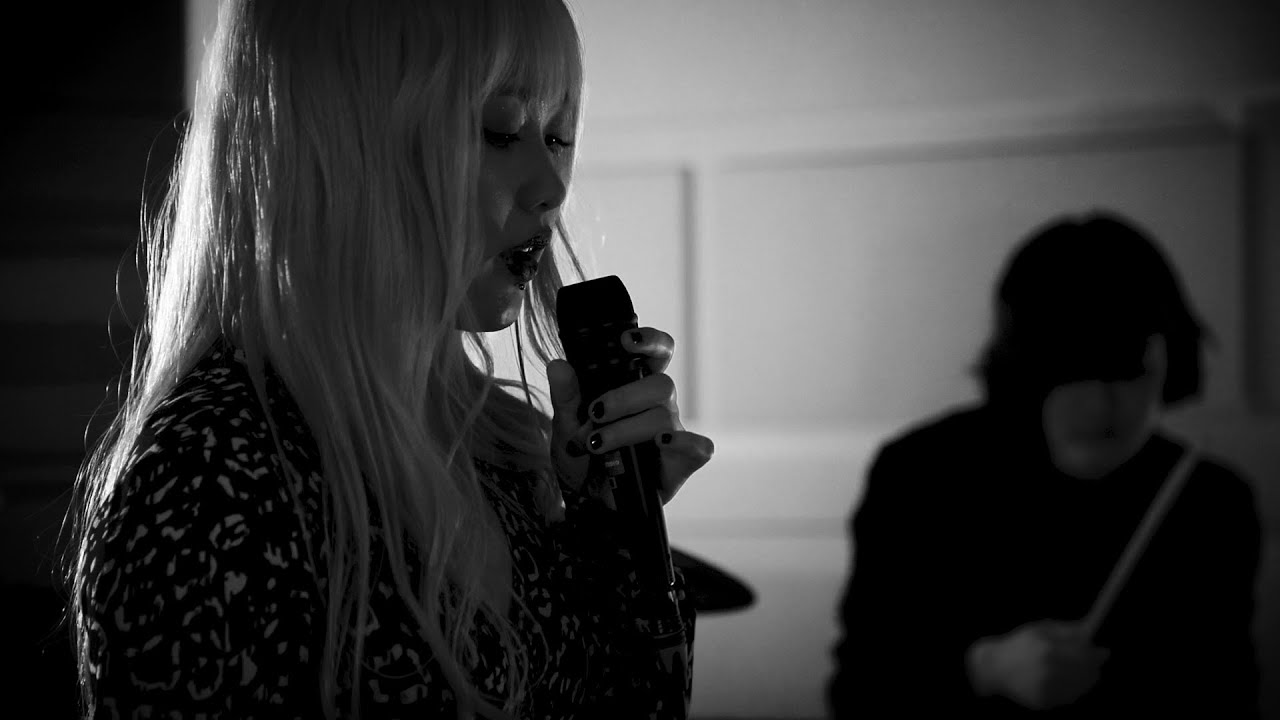 Naz-「White Lie」 Music Video