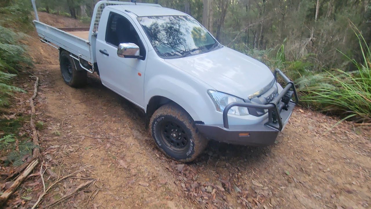 2015 ISUZU D-max 4x4. Super affordable solid Ute's second hand vehicle reviews no1.