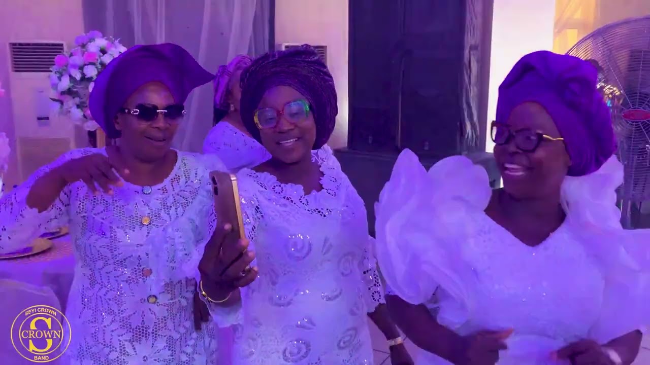 Seyi Crown delivered a wonderful performance at Ololade and Israel’s wedding