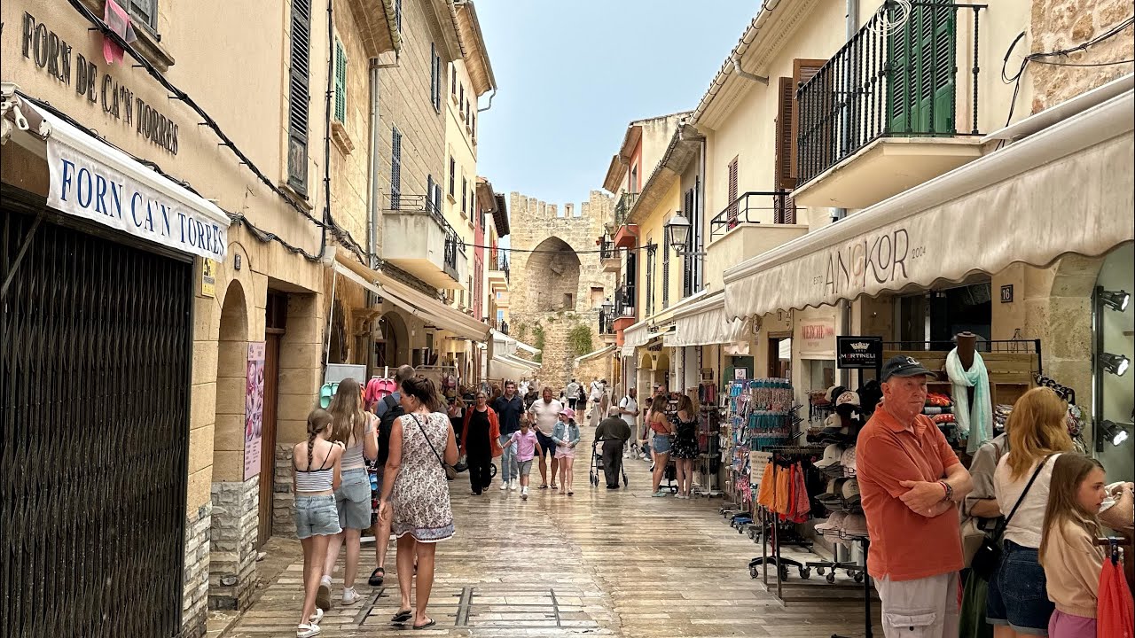 Romantic Escape: Exploring the Historic Charm of Alcudia Old Town & Streets of Alc&uacute;dia, Spain