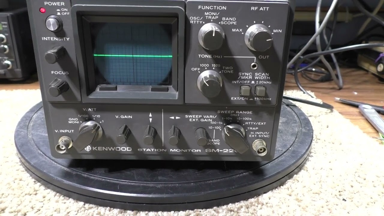 Kenwood SM-220 Station Monitor oscilloscope, no band scope adapter) on the bench.