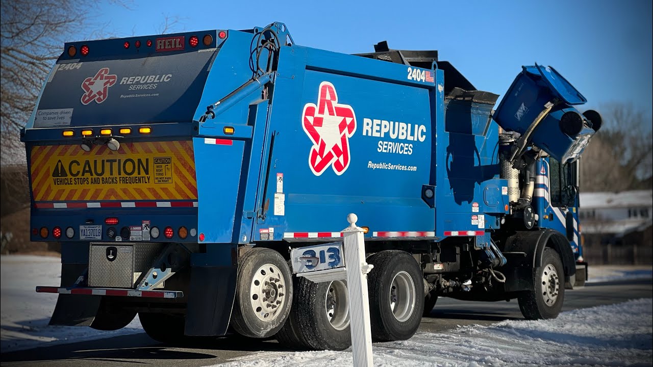 Republic Services 2404: Mack MRU Heil Python 