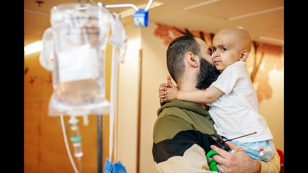 Pengar, plugget och lillasyster – föräldrars röster om barncancer