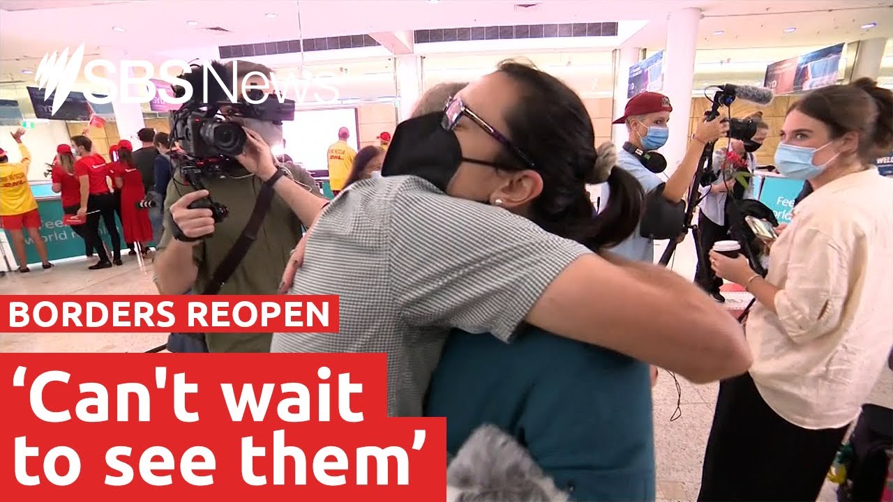 Australia welcomes tourists for the first time under COVID-19 | SBS News