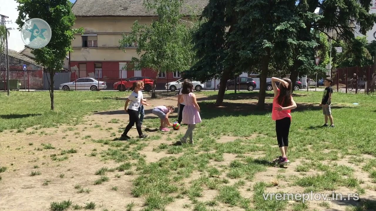 Između dve vatre