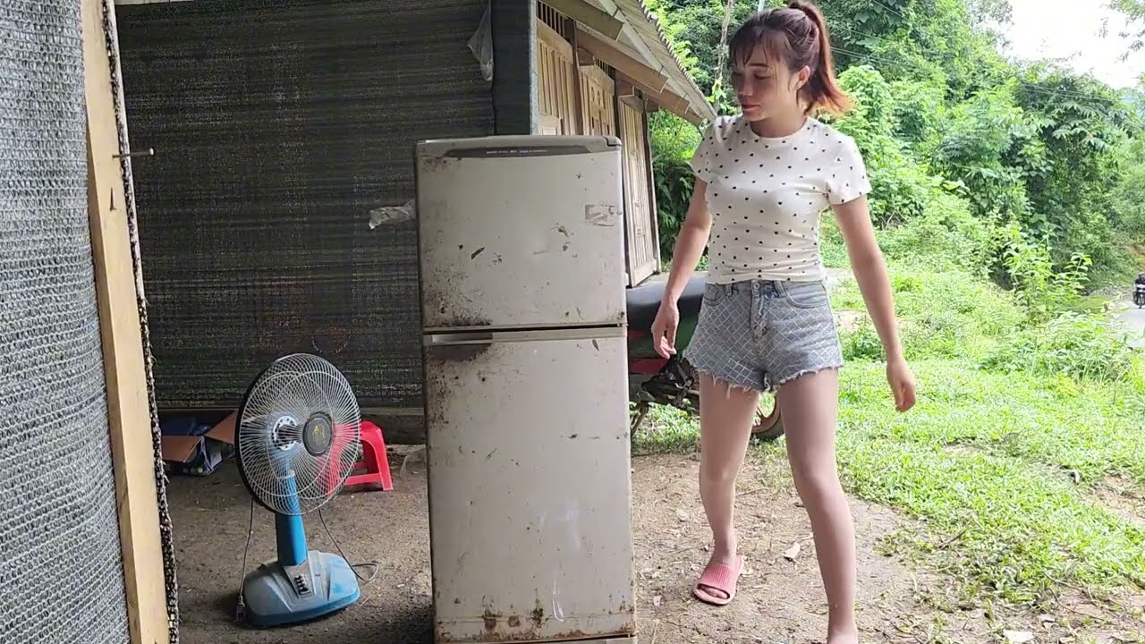 Repair Girl: Buy cheap used items from scrap metal collectors and restore them to perfection