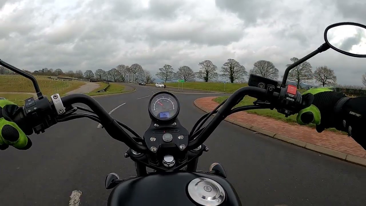 2018 Sinnis Hoodlum 125 Walkaround & Test Ride