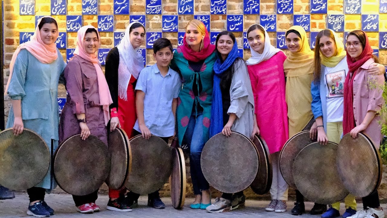 قطعه ی «ایران من»  همایون شجریان، سهراب پورناظری ...گروه کوبه ای ویونا به سرپرستی نگار اعزازی