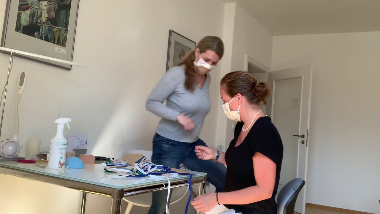 Selbst gemachte Stoff Mundmasken aufgepeppt mit Kaffeefilter f&uuml;r unsere Patienten